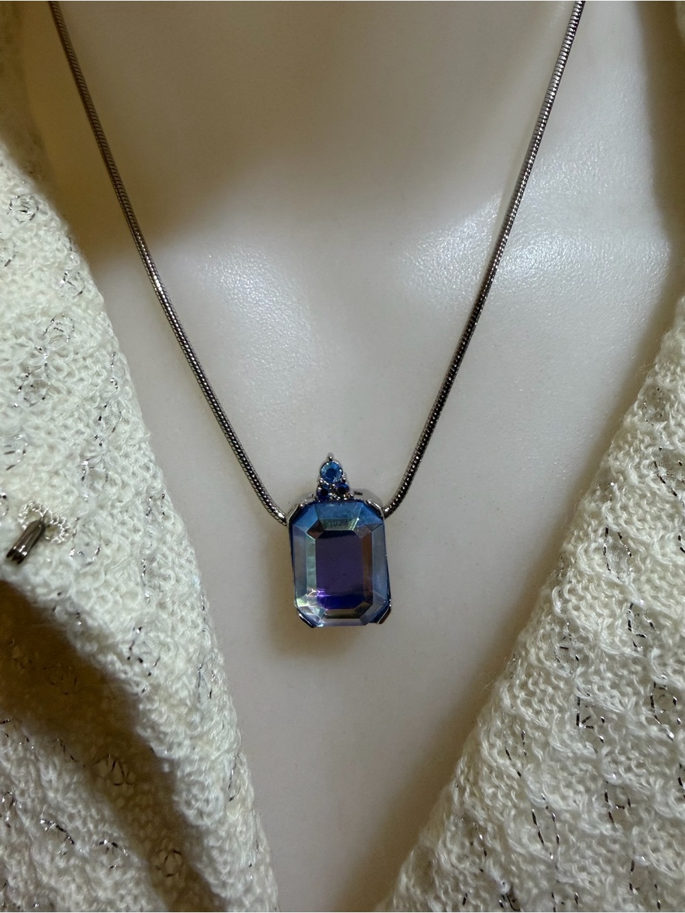 Vintage Monet Blue Crystal Pendant Necklace - Picture 3 of 4